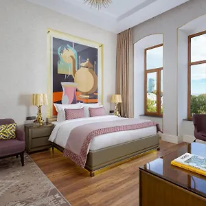5* Hotel Art Gallery